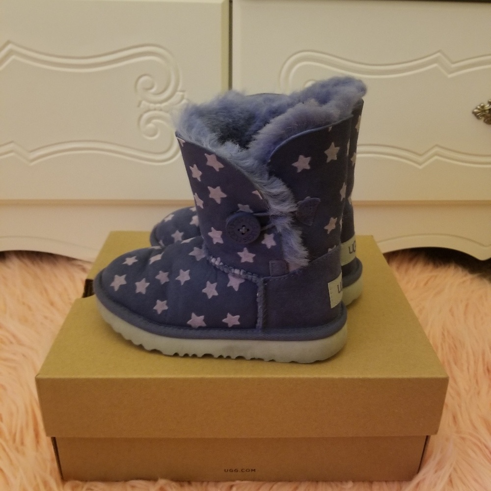 UGG Girls Bailey Button II Suede Boot